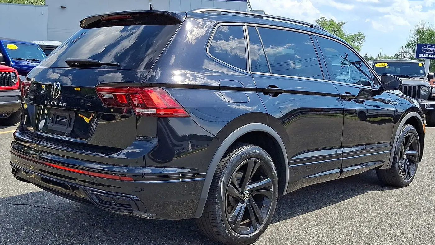 2023 Volkswagen Tiguan SE R-Line Black