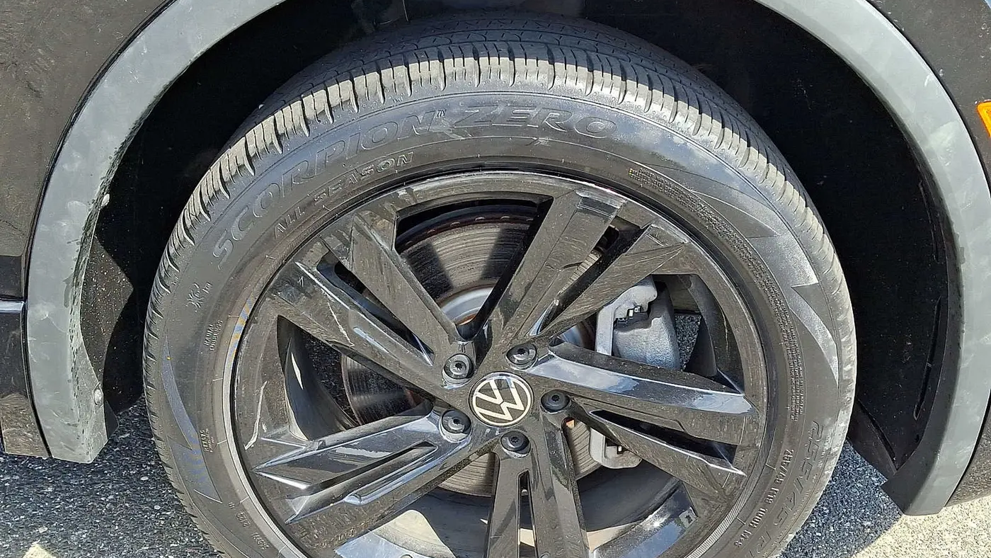 2023 Volkswagen Tiguan SE R-Line Black