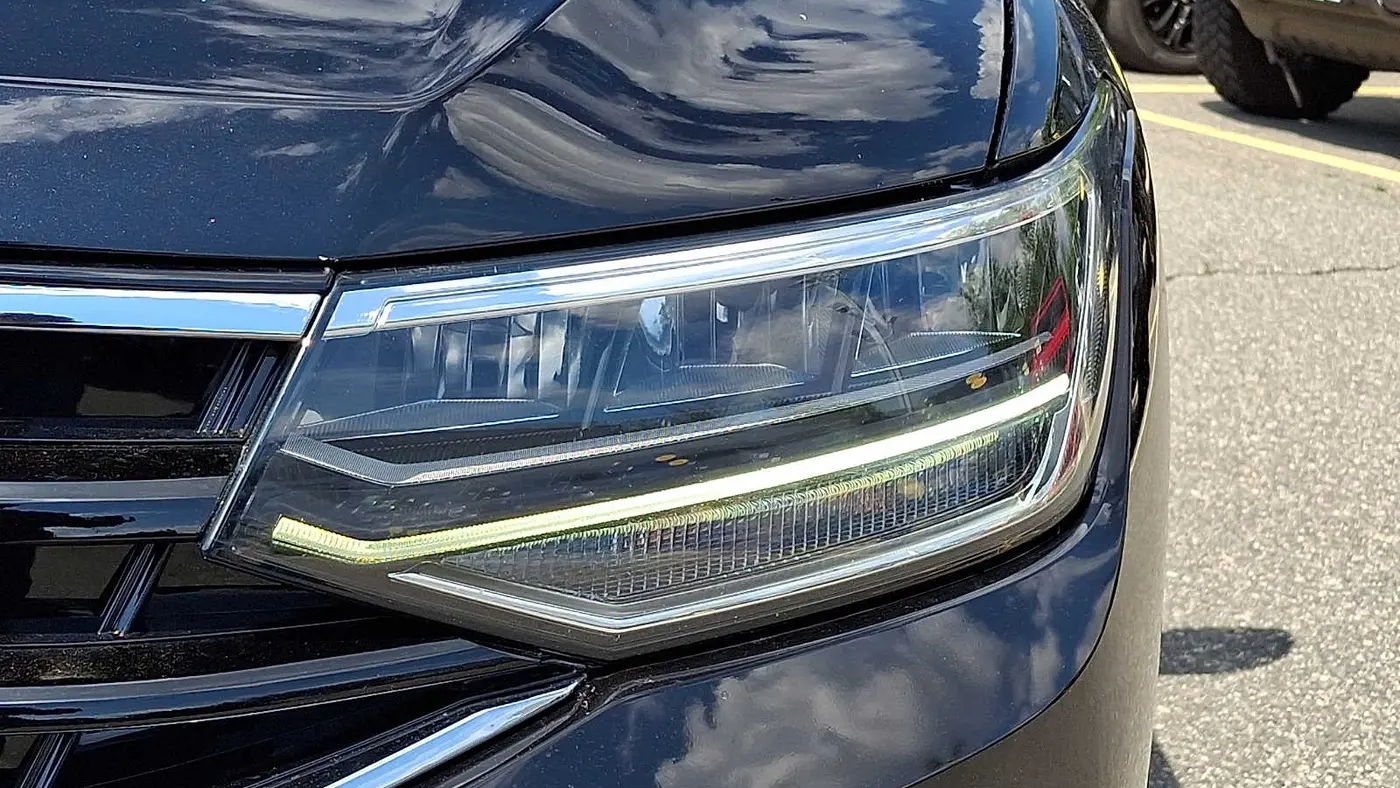 2023 Volkswagen Tiguan SE R-Line Black