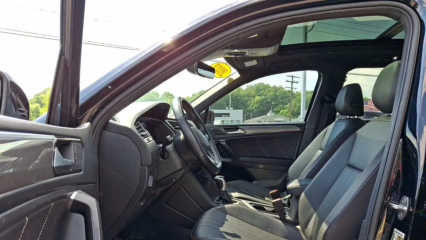 2023 Volkswagen Tiguan SE R-Line Black