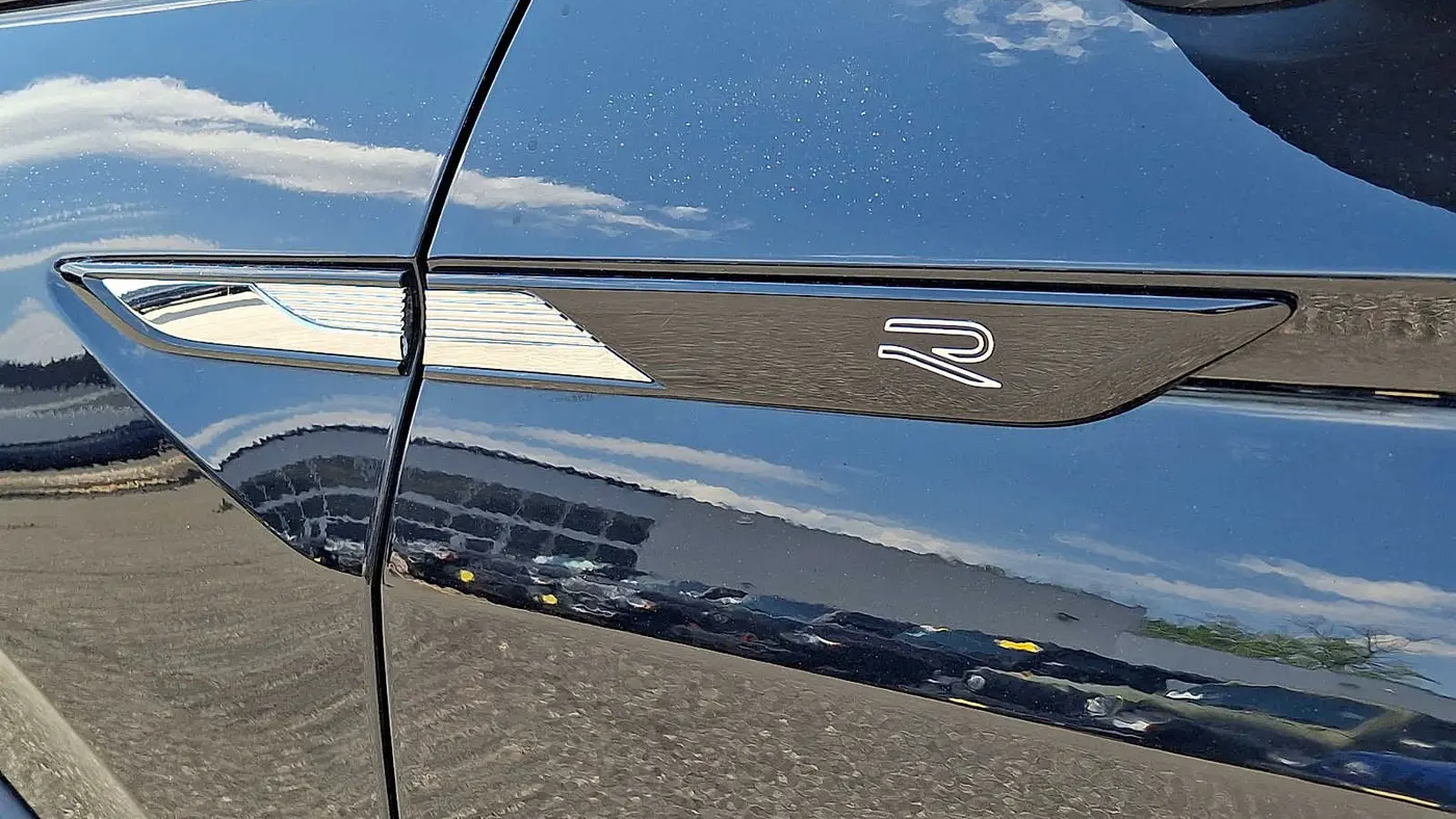2023 Volkswagen Tiguan SE R-Line Black