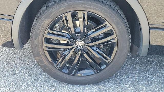 2022 Volkswagen Tiguan SE R-Line Black