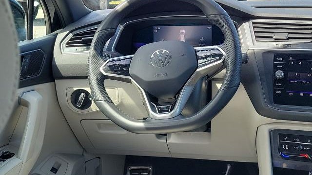 2022 Volkswagen Tiguan SE R-Line Black