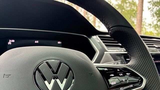 2022 Volkswagen Tiguan SE R-Line Black