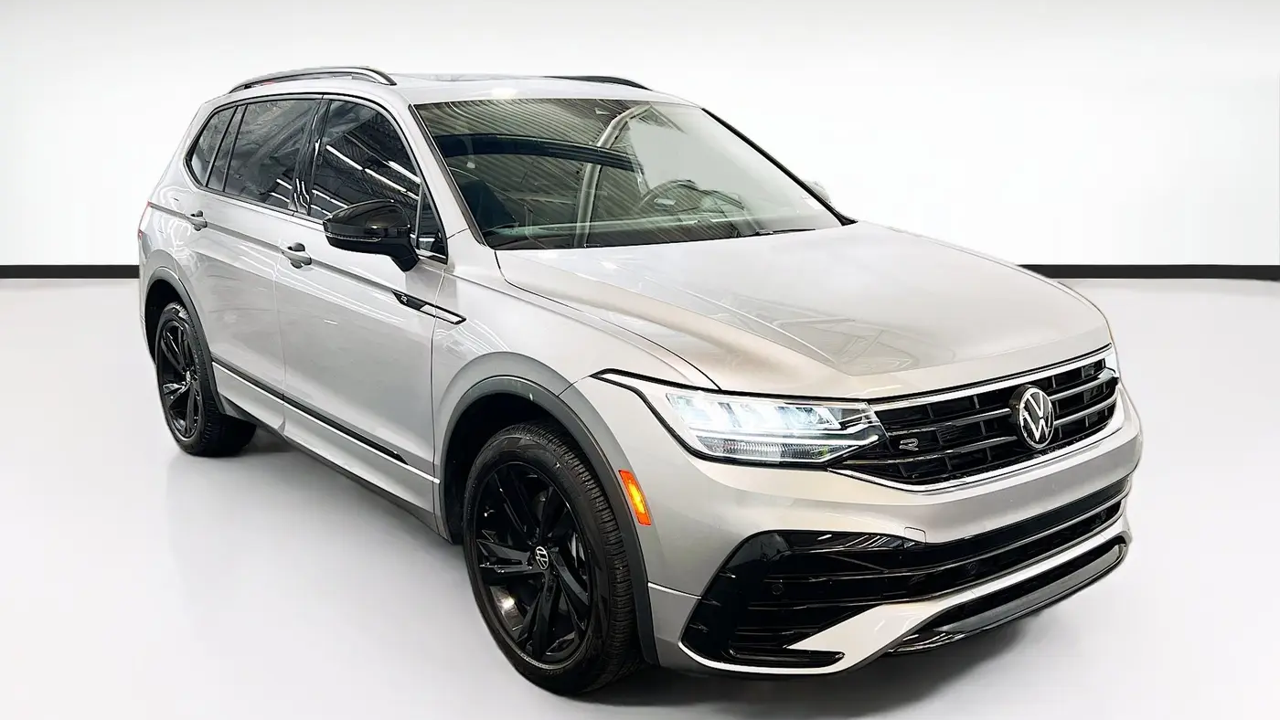 2023 Volkswagen Tiguan SE R-Line Black