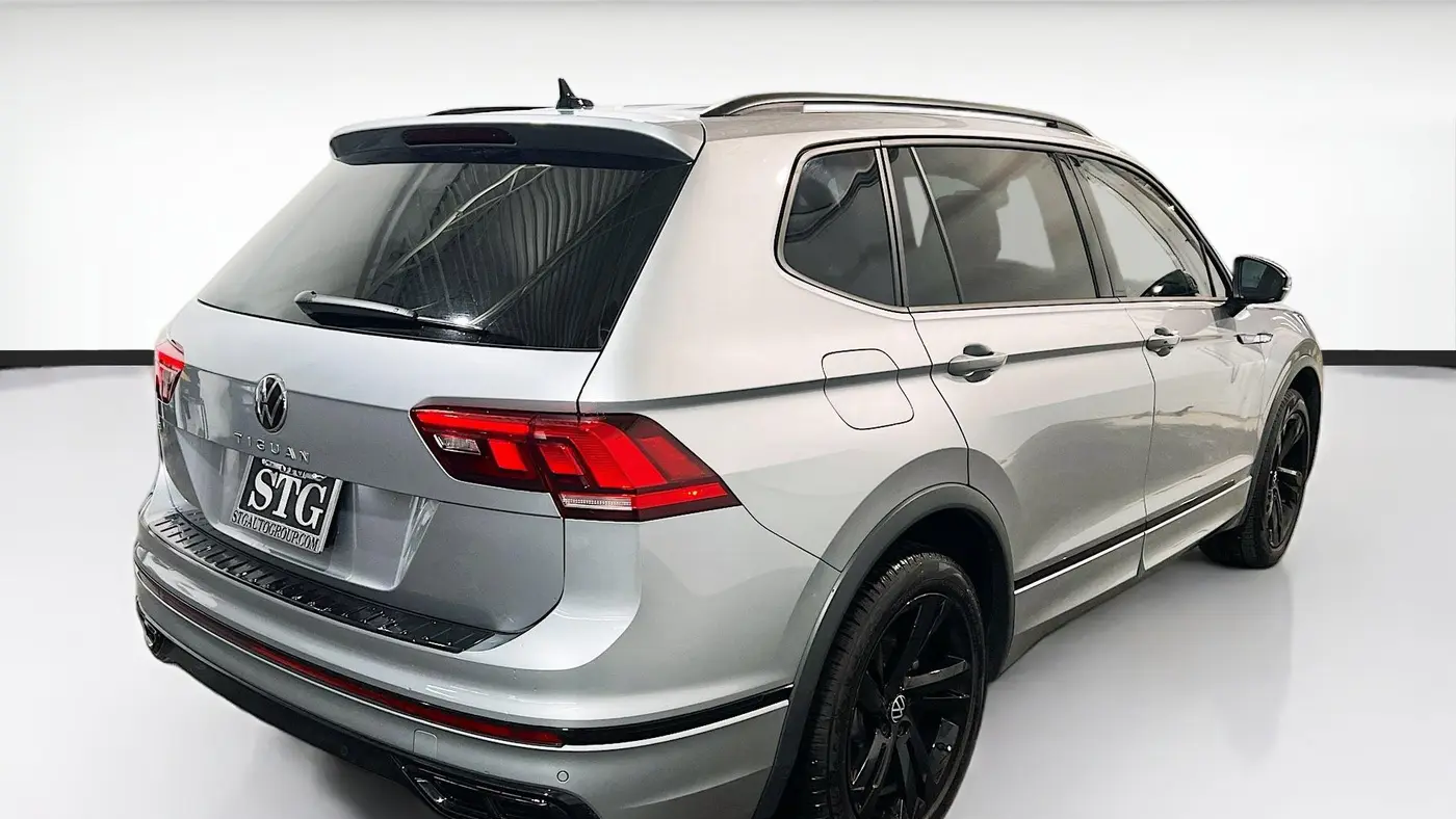 2023 Volkswagen Tiguan SE R-Line Black