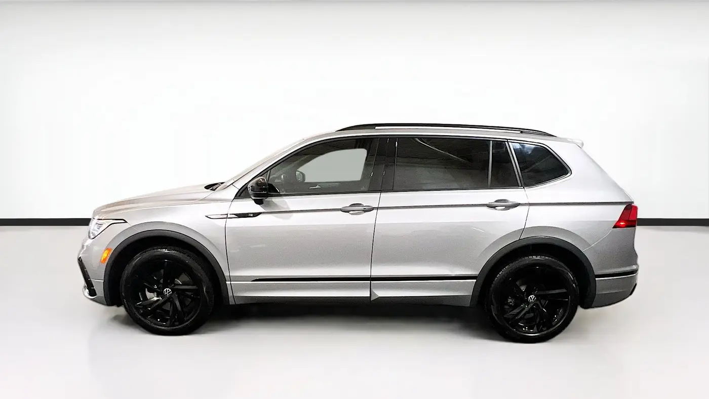 2023 Volkswagen Tiguan SE R-Line Black