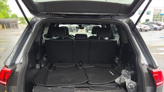 2023 Volkswagen Tiguan SE R-Line Black