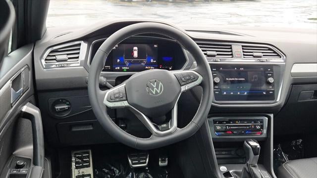2023 Volkswagen Tiguan SE R-Line Black