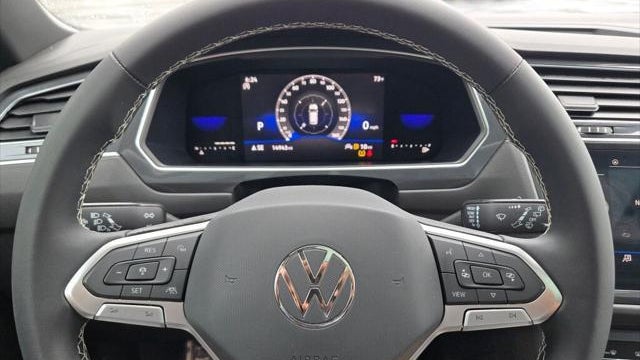 2023 Volkswagen Tiguan SE R-Line Black