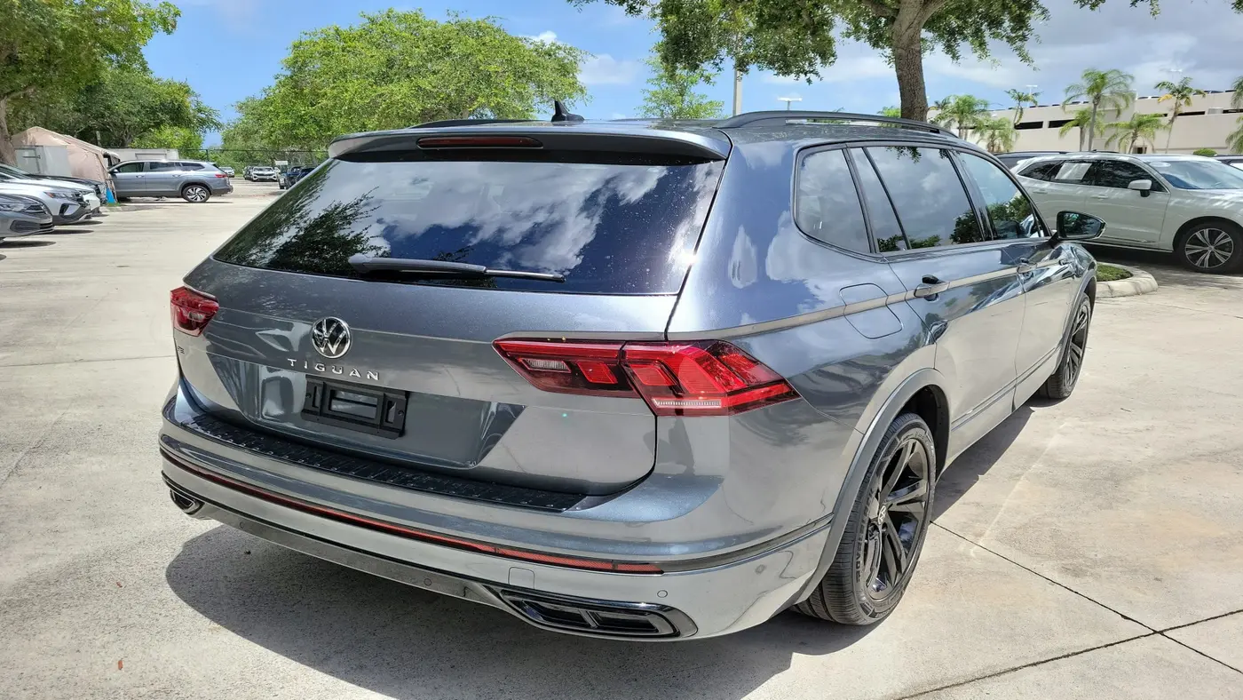 2023 Volkswagen Tiguan SE R-Line Black