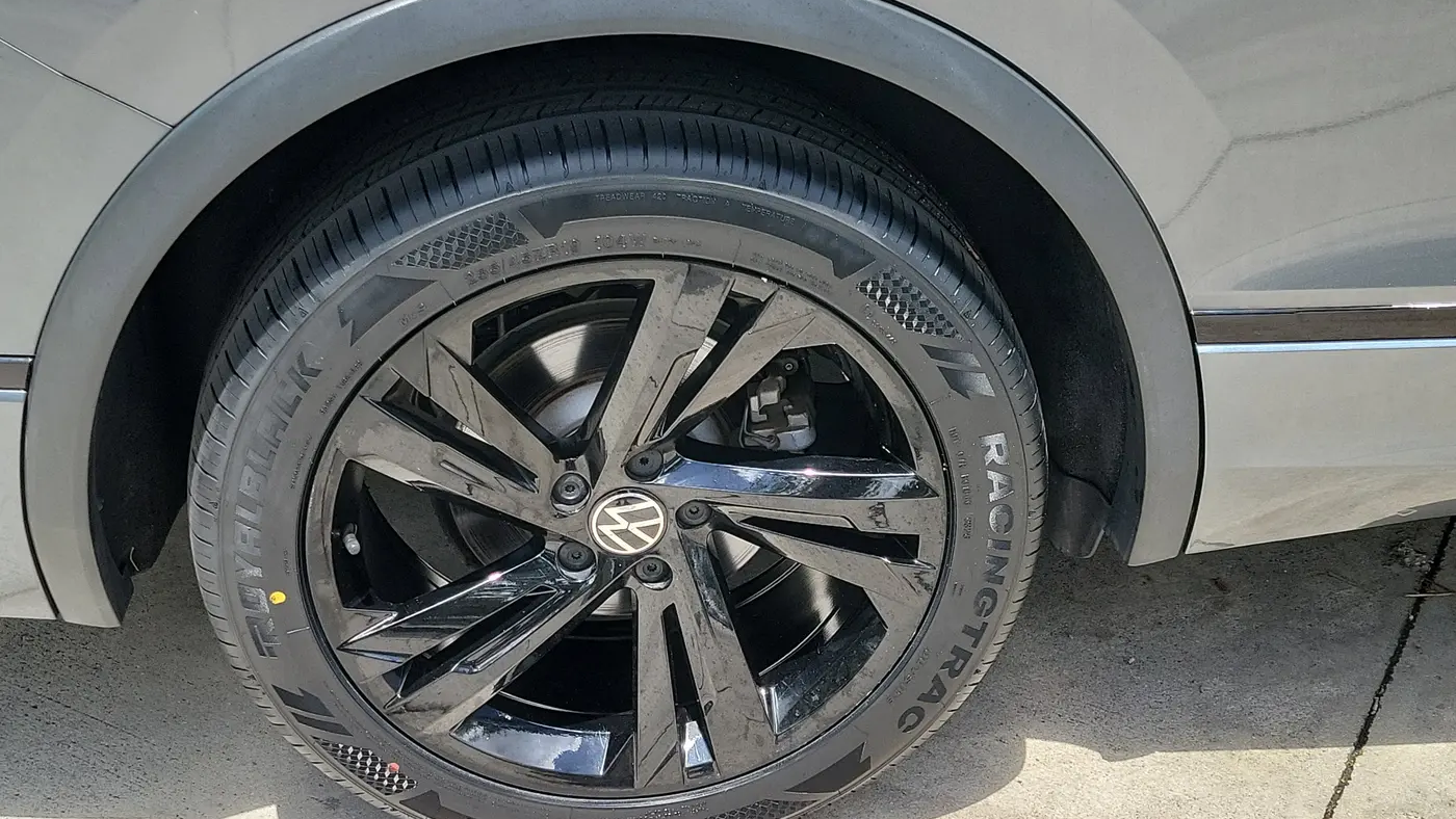 2023 Volkswagen Tiguan SE R-Line Black