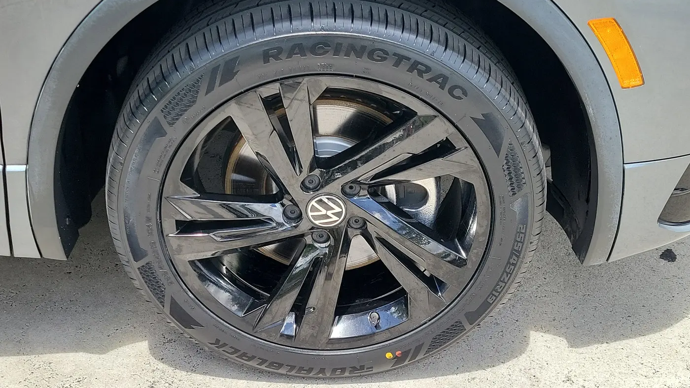 2023 Volkswagen Tiguan SE R-Line Black
