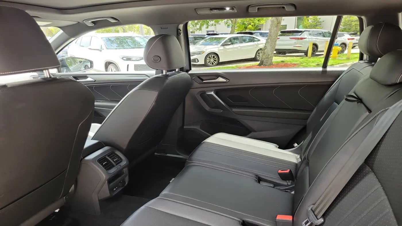 2023 Volkswagen Tiguan SE R-Line Black