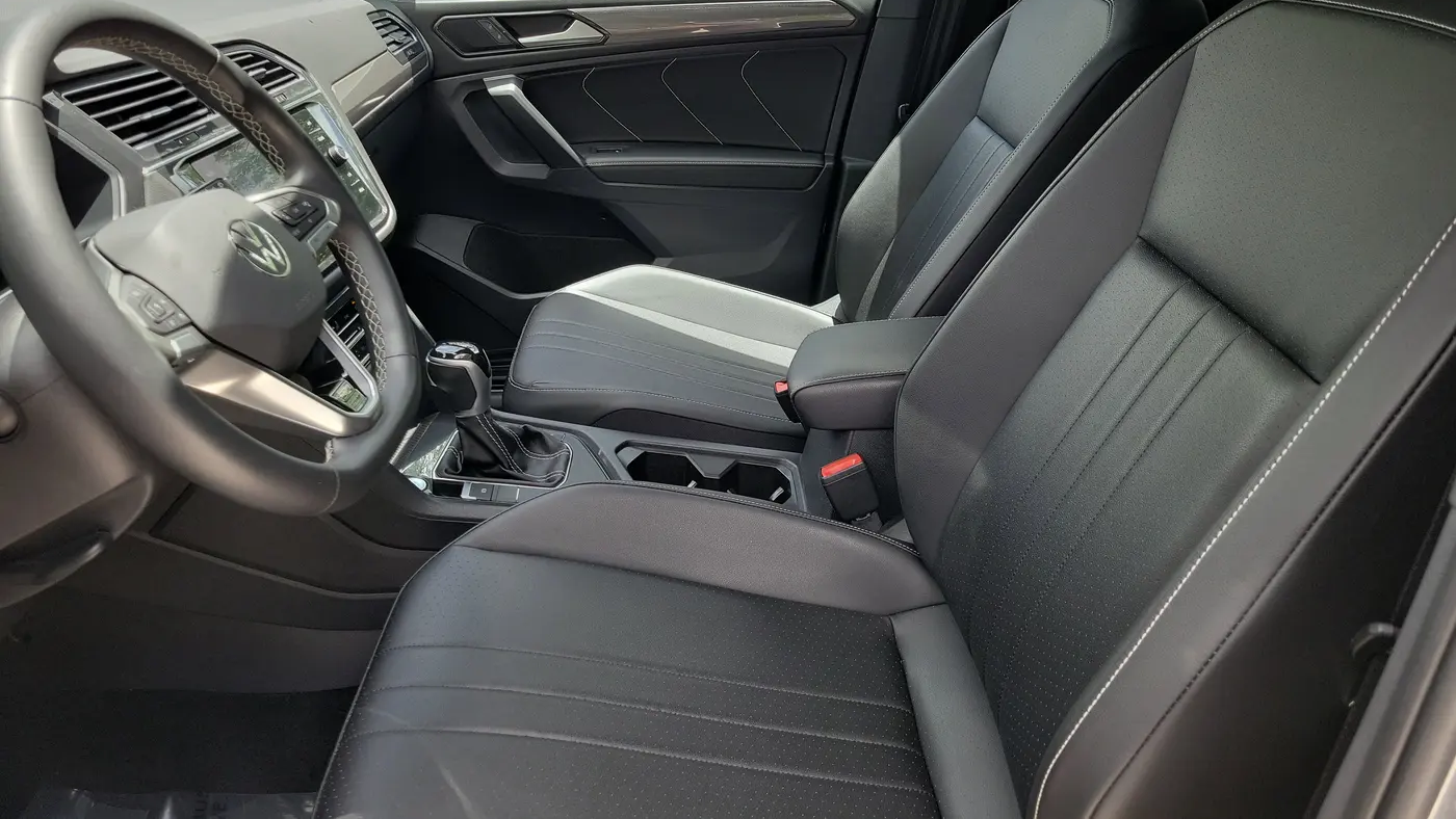 2023 Volkswagen Tiguan SE R-Line Black