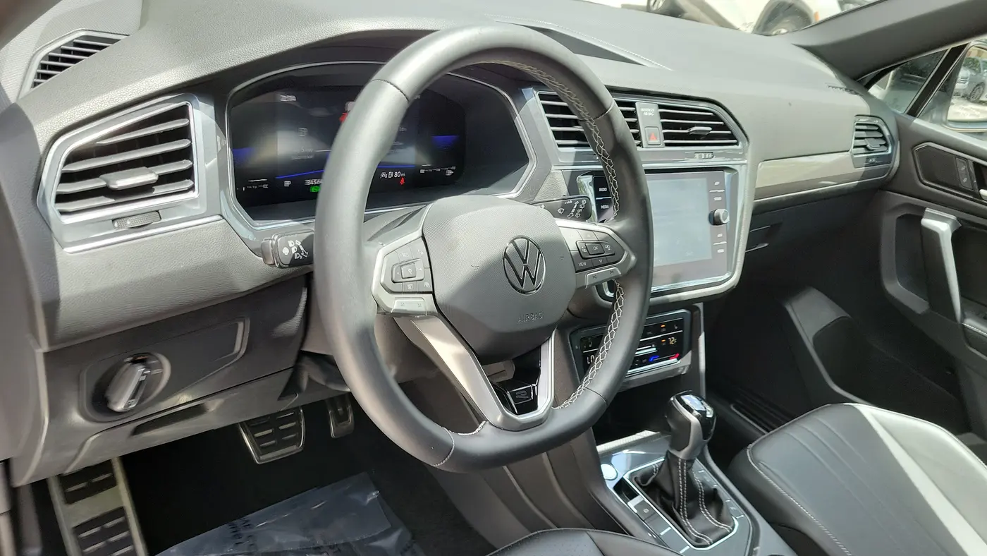 2023 Volkswagen Tiguan SE R-Line Black