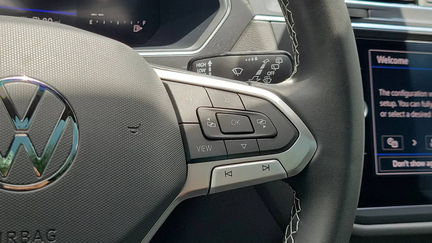 2023 Volkswagen Tiguan SE R-Line Black
