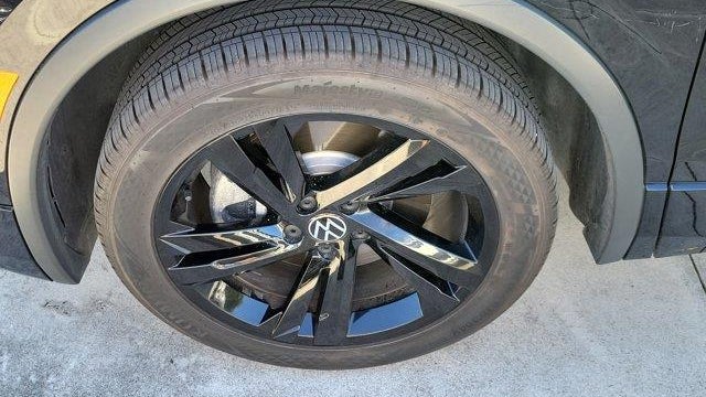2023 Volkswagen Tiguan SE R-Line Black