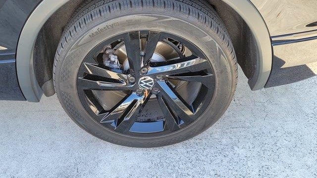 2023 Volkswagen Tiguan SE R-Line Black
