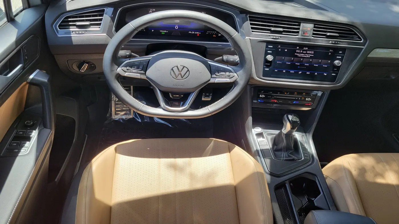 2023 Volkswagen Tiguan SE R-Line Black