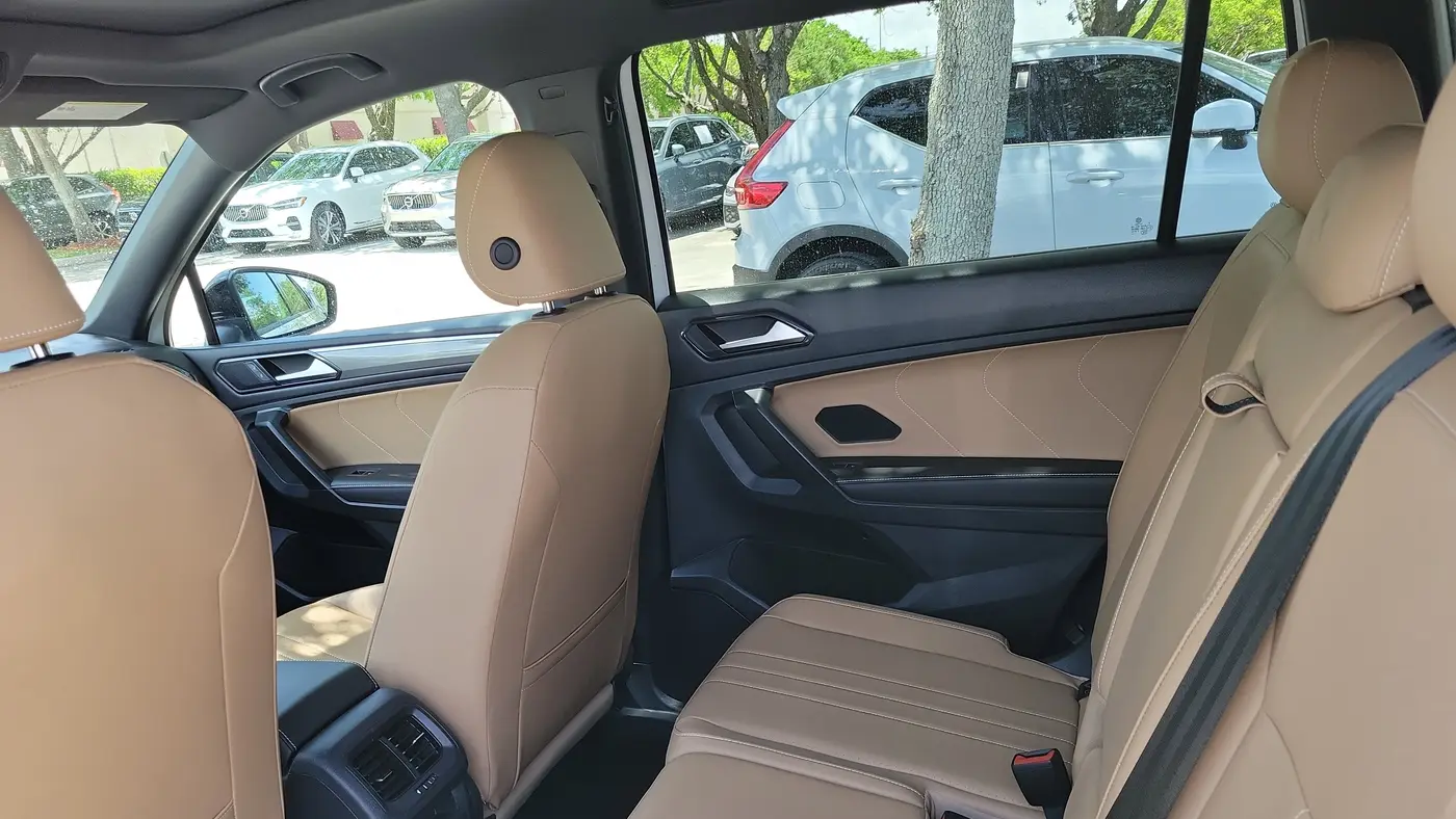 2023 Volkswagen Tiguan SE R-Line Black