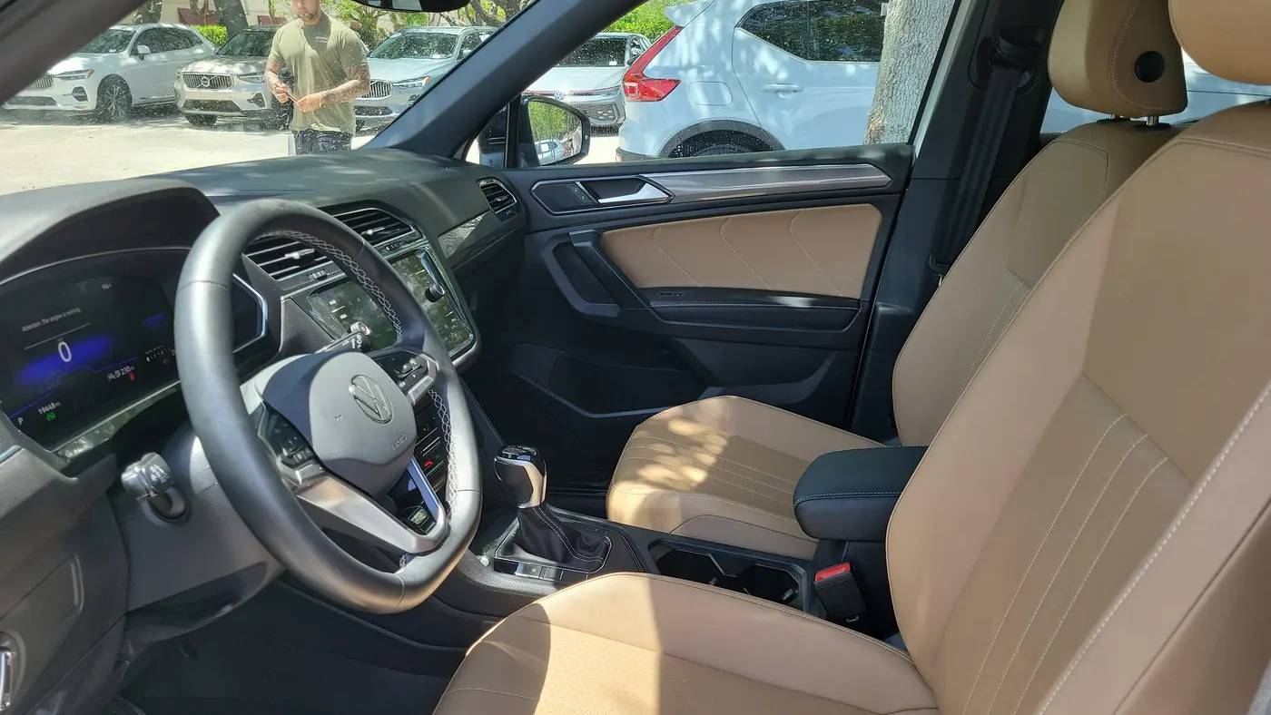 2023 Volkswagen Tiguan SE R-Line Black