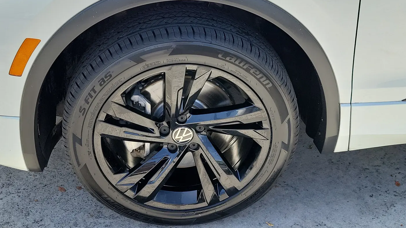 2023 Volkswagen Tiguan SE R-Line Black
