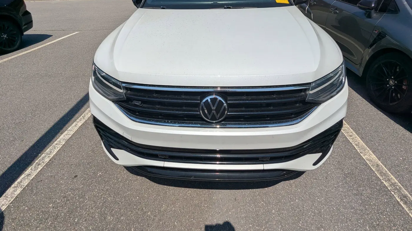 2023 Volkswagen Tiguan SE R-Line Black