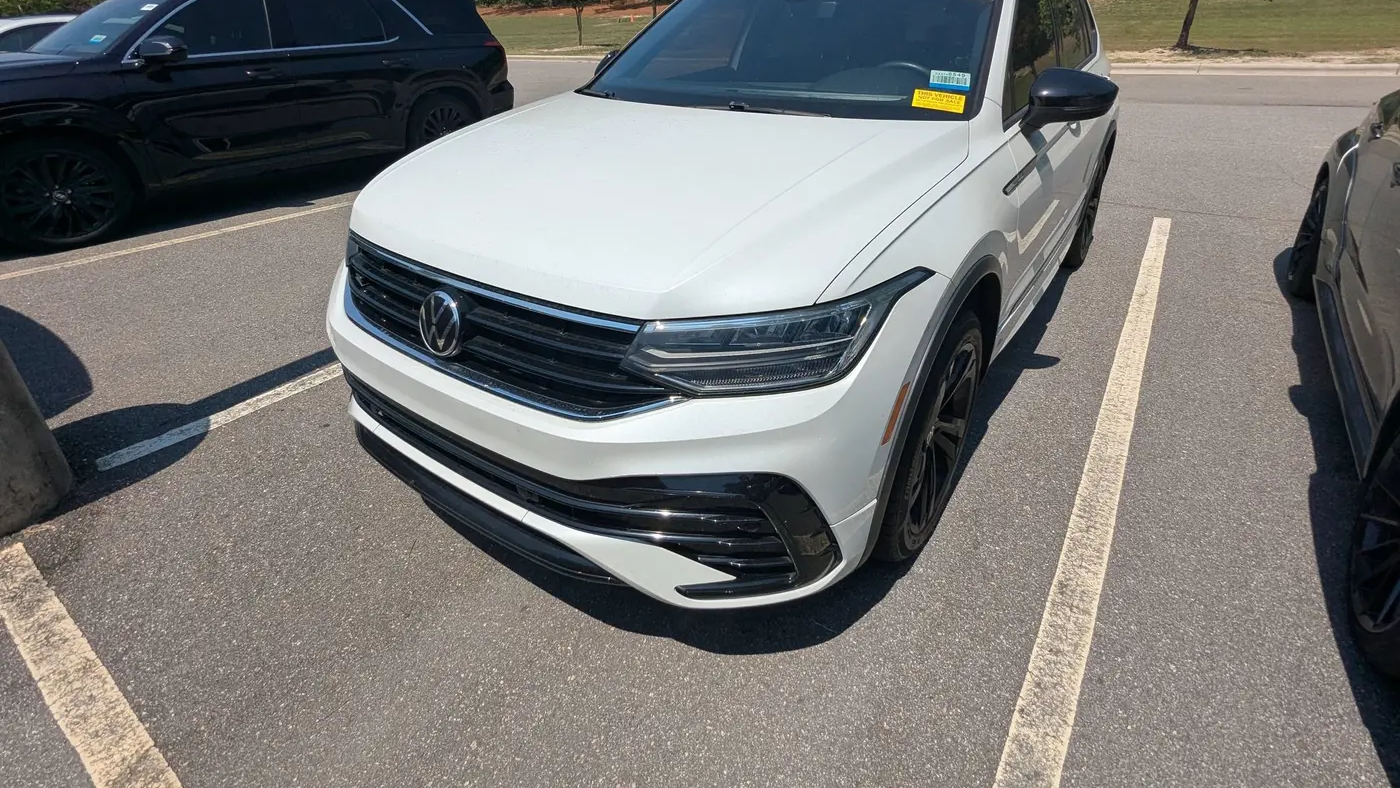 2023 Volkswagen Tiguan SE R-Line Black