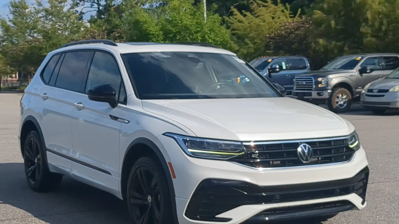 2023 Volkswagen Tiguan SE R-Line Black