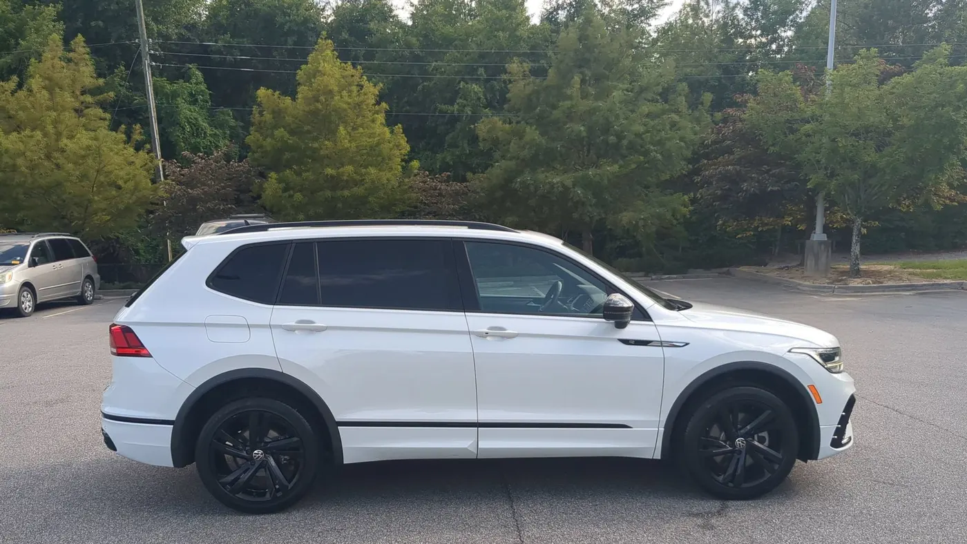 2023 Volkswagen Tiguan SE R-Line Black