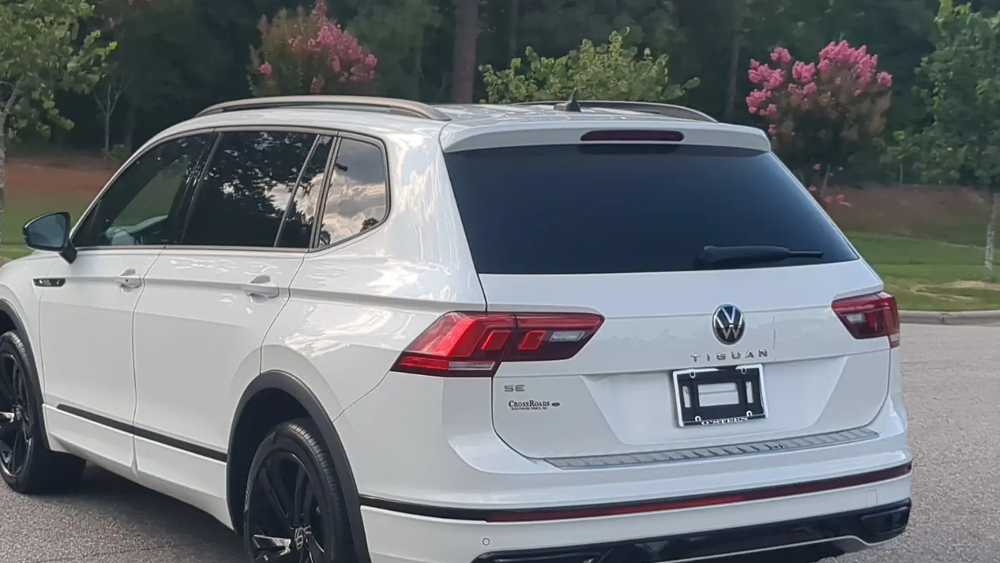2023 Volkswagen Tiguan SE R-Line Black