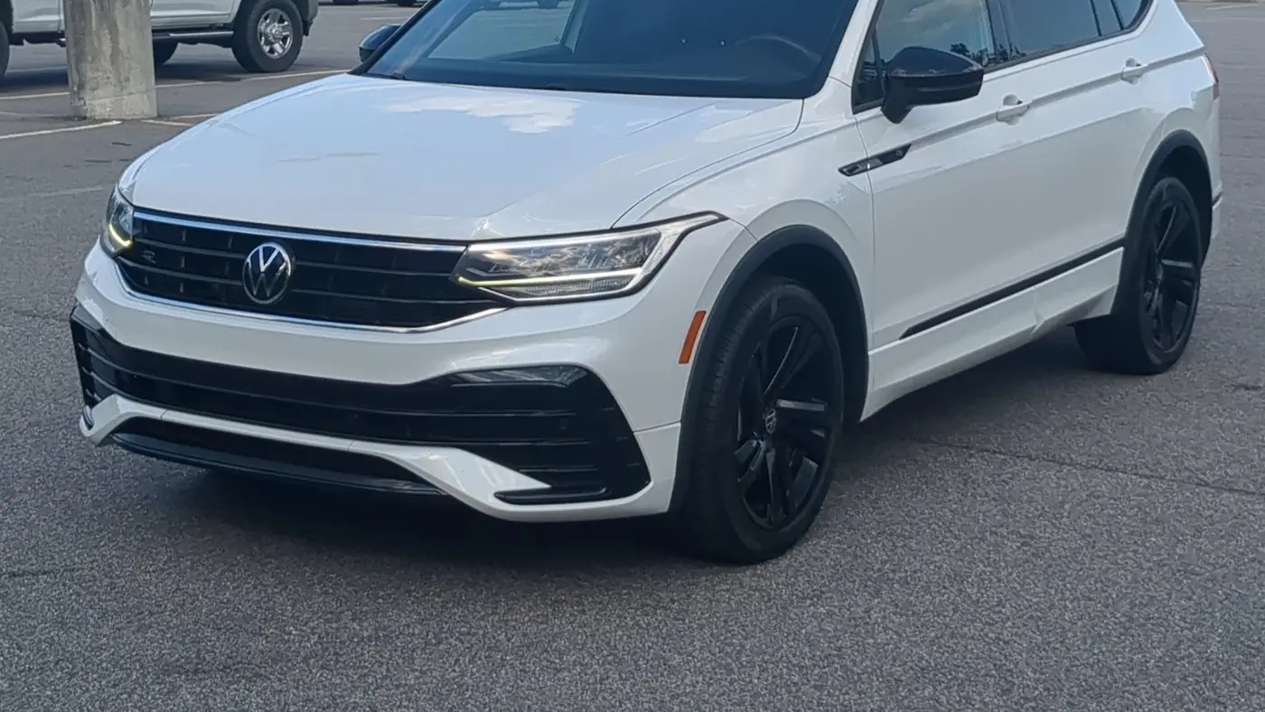 2023 Volkswagen Tiguan SE R-Line Black