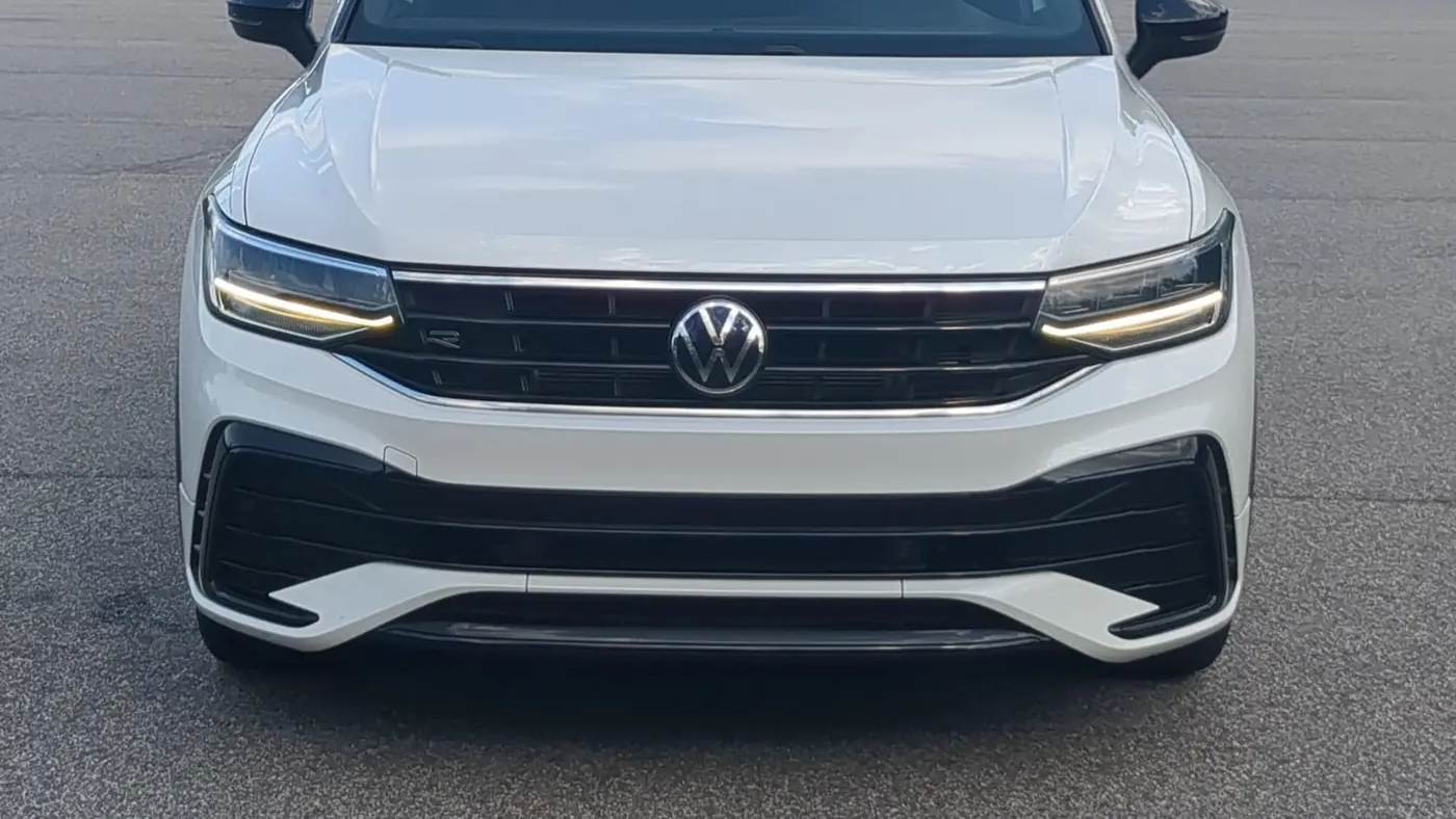 2023 Volkswagen Tiguan SE R-Line Black