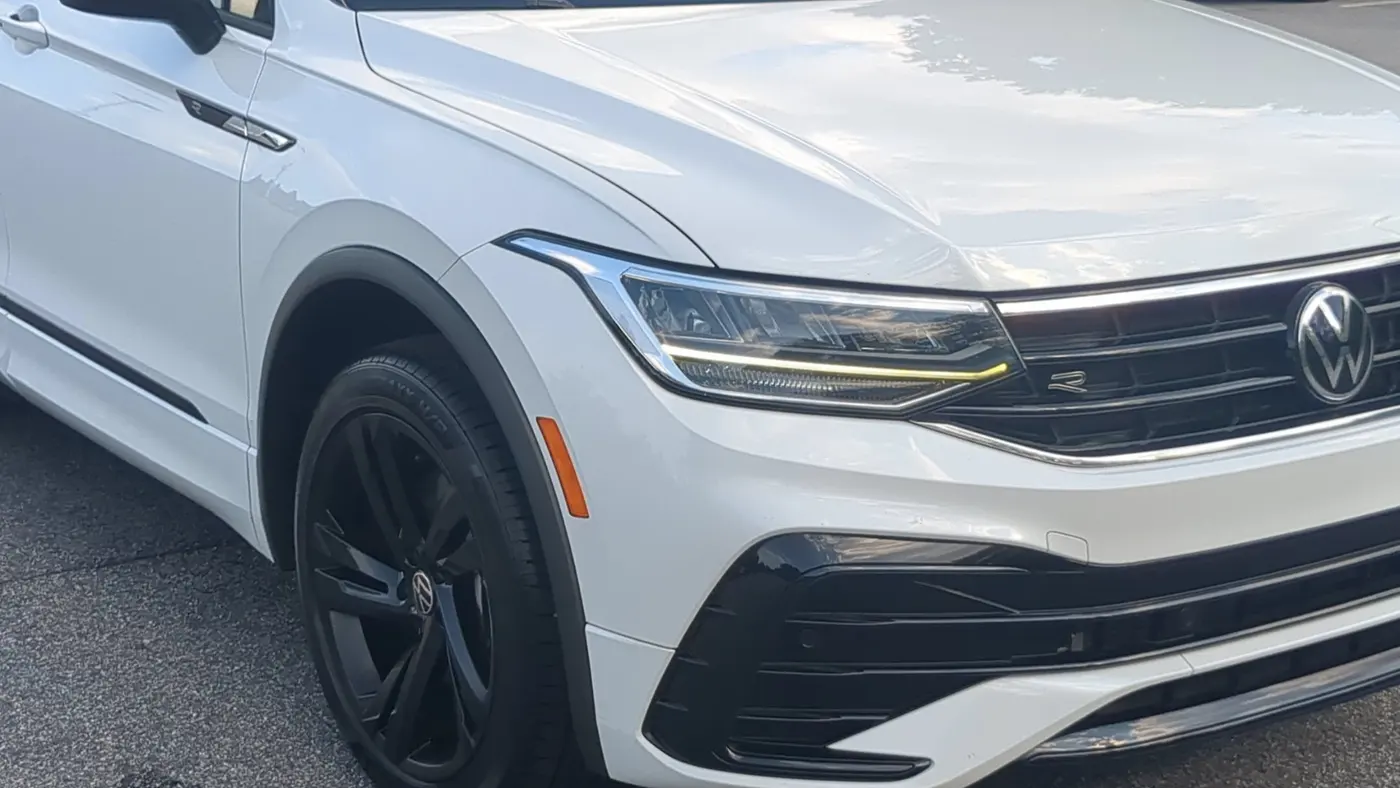 2023 Volkswagen Tiguan SE R-Line Black