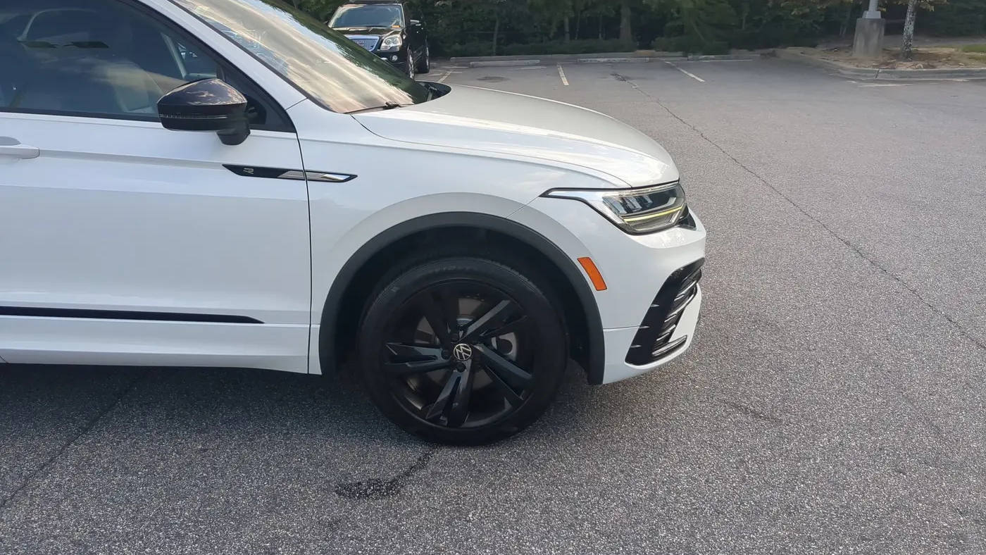 2023 Volkswagen Tiguan SE R-Line Black