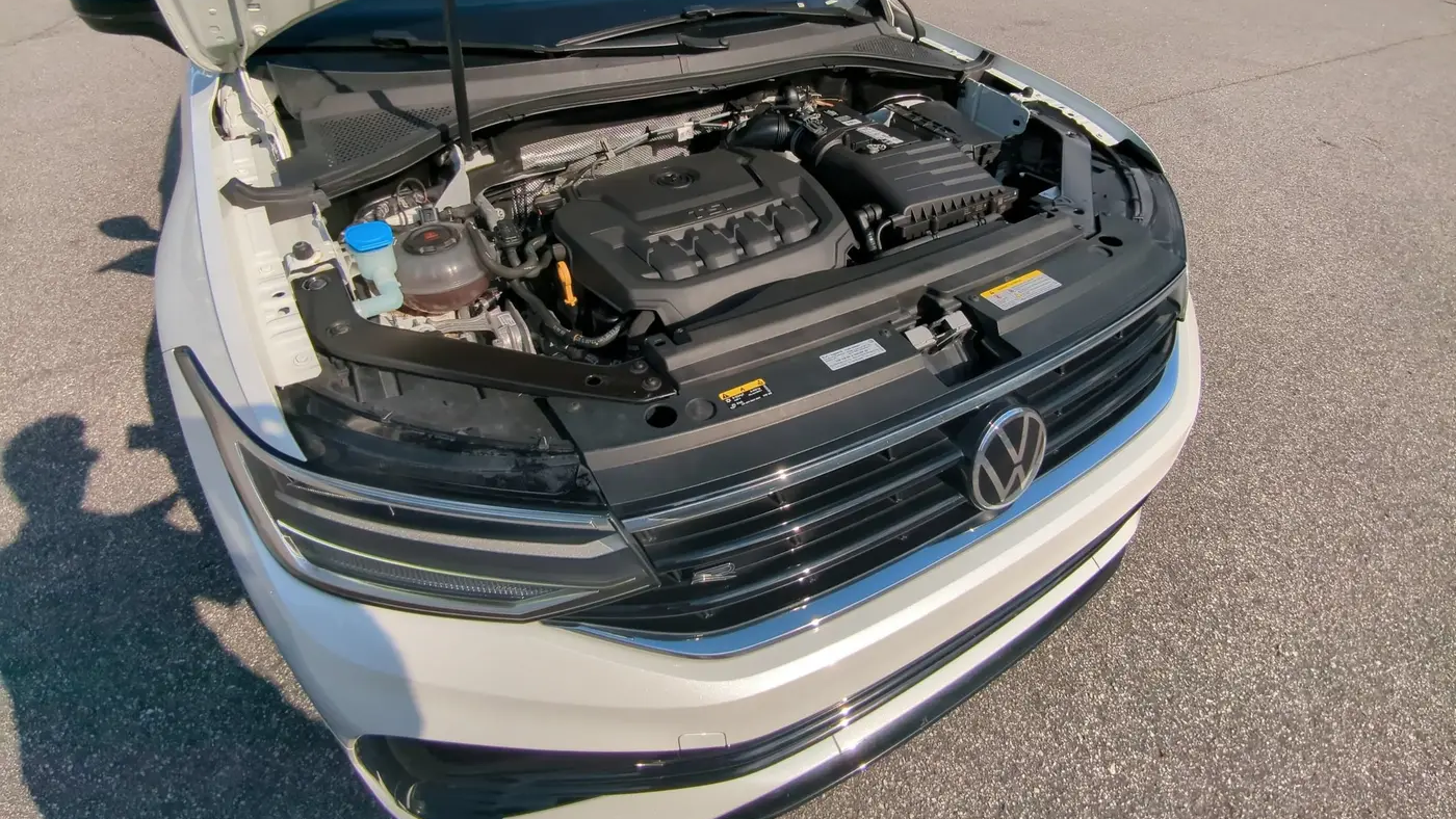 2023 Volkswagen Tiguan SE R-Line Black