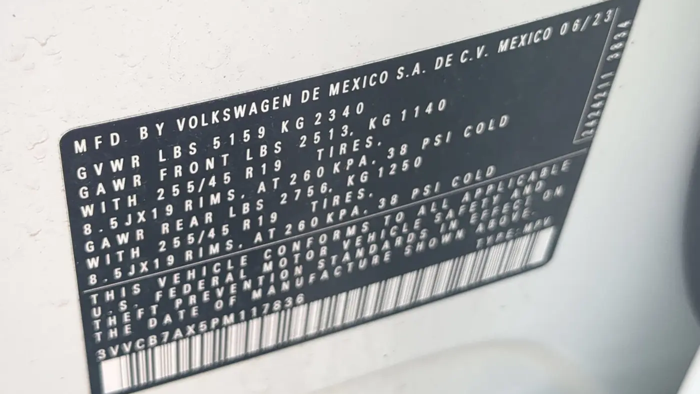 2023 Volkswagen Tiguan SE R-Line Black