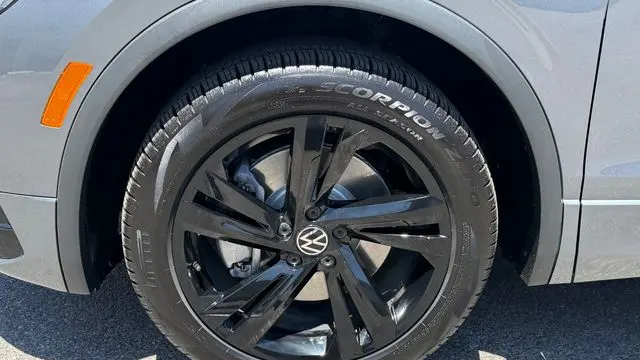 2024 Volkswagen Tiguan SE R-Line Black