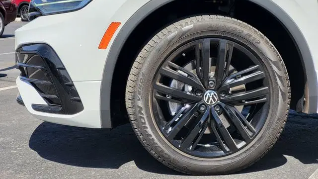 2022 Volkswagen Tiguan SE R-Line Black