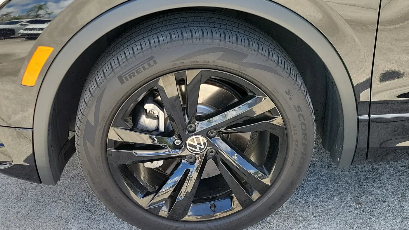 2024 Volkswagen Tiguan SE R-Line Black
