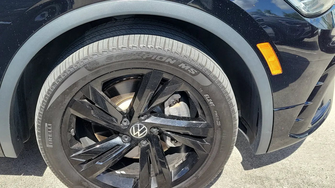2024 Volkswagen Tiguan SE R-Line Black