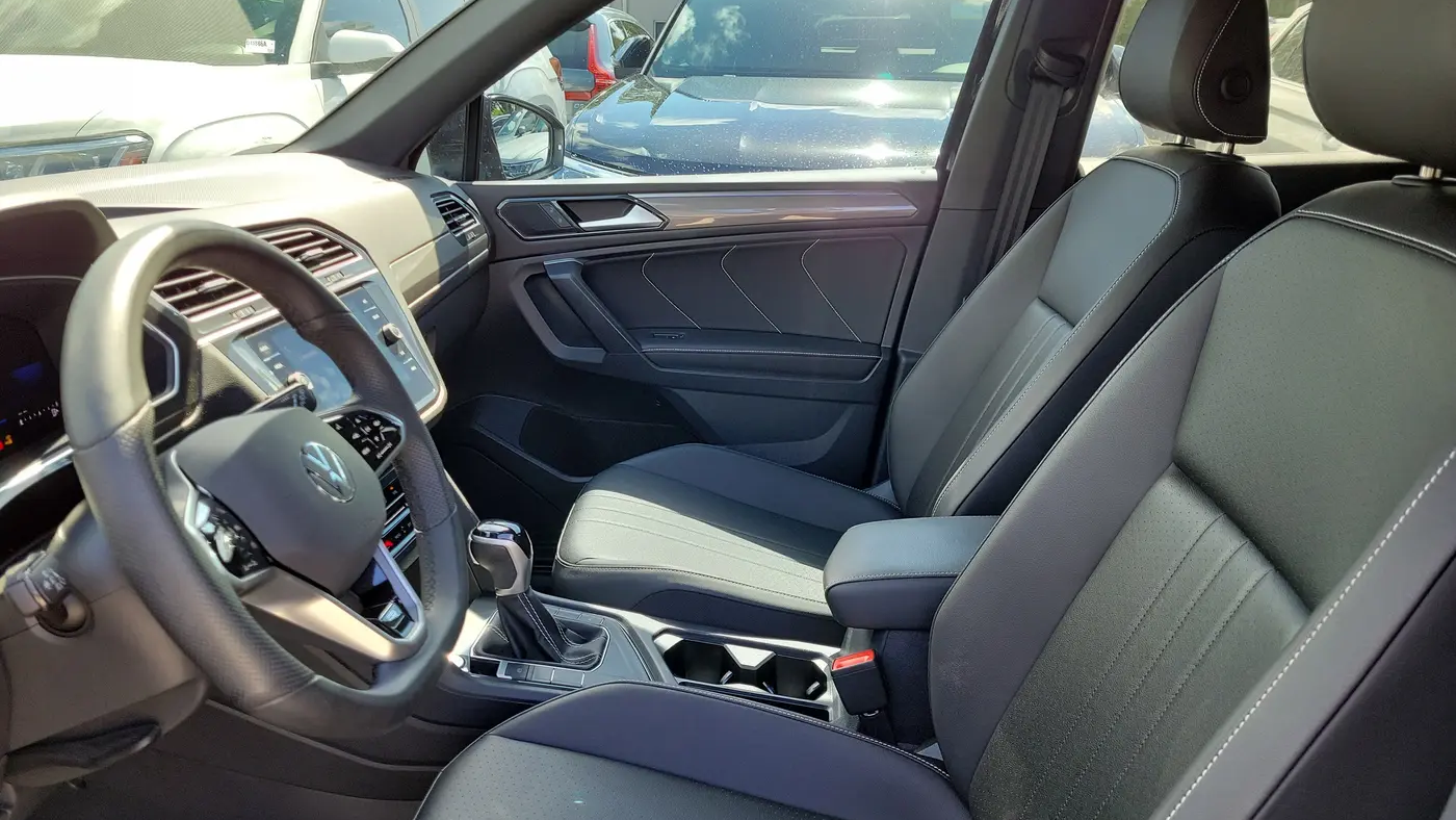 2024 Volkswagen Tiguan SE R-Line Black