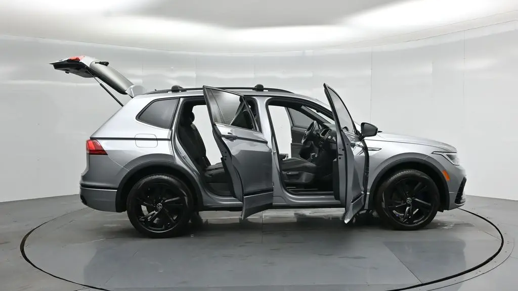 2023 Volkswagen Tiguan SE R-Line Black