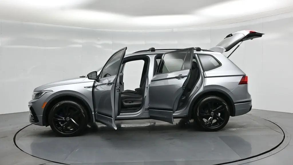 2023 Volkswagen Tiguan SE R-Line Black