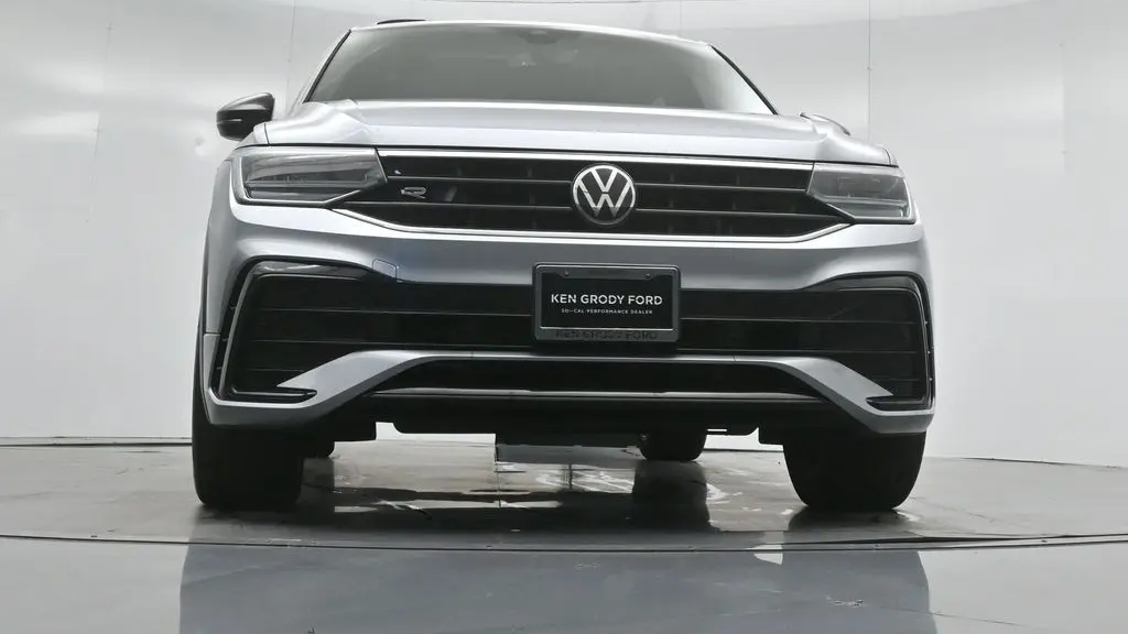 2023 Volkswagen Tiguan SE R-Line Black