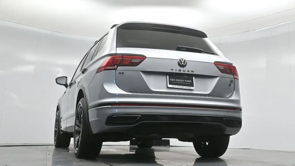 2023 Volkswagen Tiguan SE R-Line Black