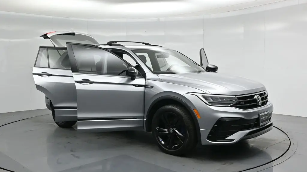 2023 Volkswagen Tiguan SE R-Line Black