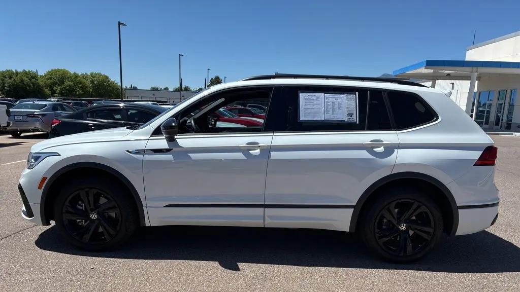 2024 Volkswagen Tiguan SE R-Line Black