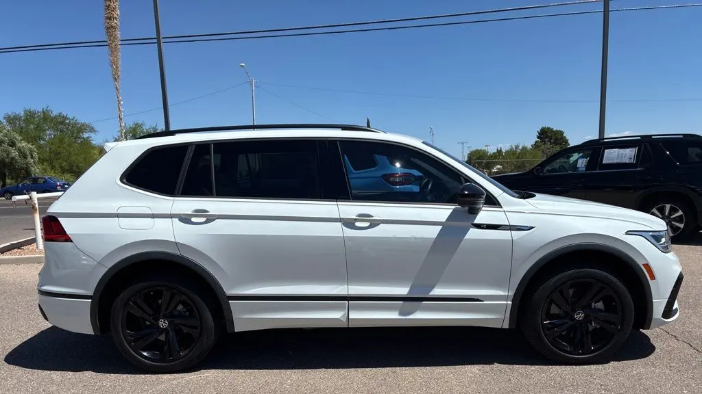 2024 Volkswagen Tiguan SE R-Line Black